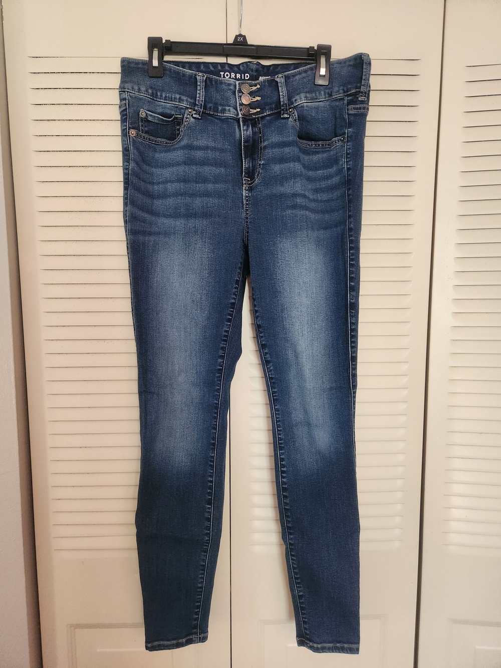 torrid Faded Blue Mid-Rise Skinny Jeans